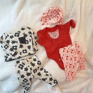 2 baby girl outfits no stains size newborn